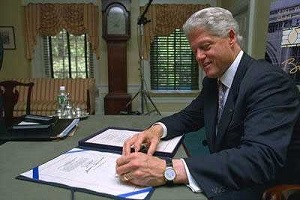 President William J. Clinton signing an Executive Order