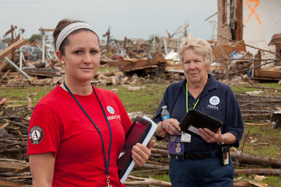 Photo: 2 FEMA employees